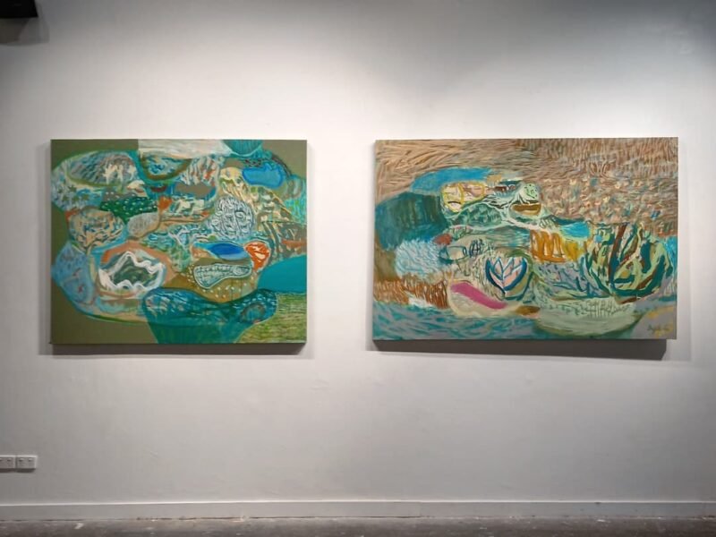 Walk slowly with no purpose