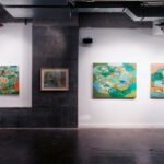 Walk slowly with no purpose