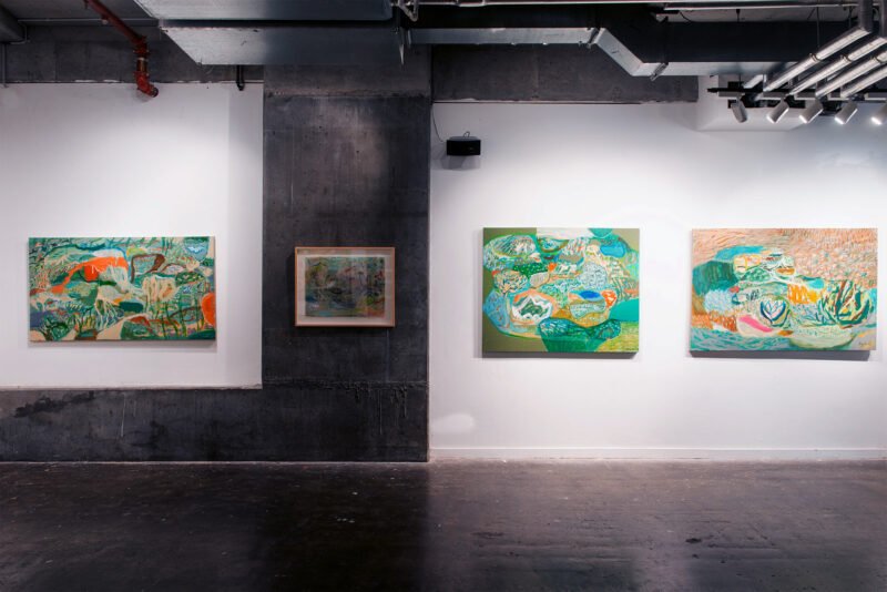 Walk slowly with no purpose